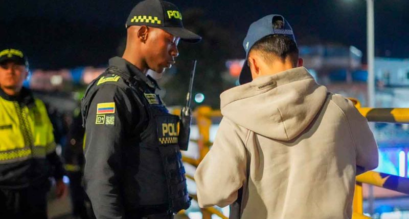 Captura en Soacha por hurto de vehículo: cinco detenidos y camioneta recuperada tras operativo policial