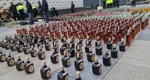 Operativo en Cundinamarca incauta 4.076 unidades de licor adulterado y 300.000 cajetillas de cigarrillos de contrabando