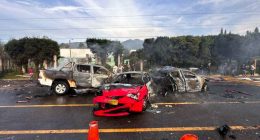 Organismos de socorro atendiendo el accidente en la vía Zipaquirá-Ubaté a la altura del peaje.