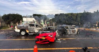 Organismos de socorro atendiendo el accidente en la vía Zipaquirá-Ubaté a la altura del peaje.