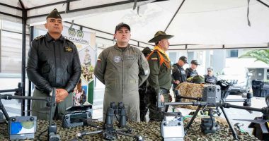 Operativo de la Policía de Cundinamarca entregando vehículos recuperados a sus propietarios en 2026.