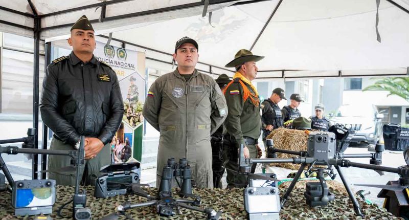Operativo de la Policía de Cundinamarca entregando vehículos recuperados a sus propietarios en 2026.