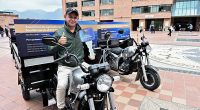 Entrega de motocargueros a asociaciones agropecuarias para el transporte de alimentos escolares en Cundinamarca.