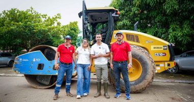 Operarios de infraestructura vial en Nilo preparando el terreno para el inicio de obras en el corredor Peñones.
