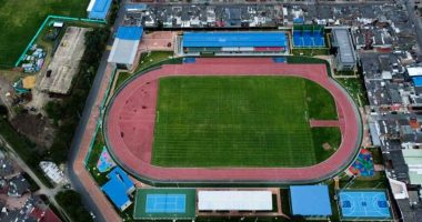 Vista de la nueva pista atlética y graderías del Estadio Municipal de Zipaquirá tras su renovación.