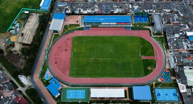 Vista de la nueva pista atlética y graderías del Estadio Municipal de Zipaquirá tras su renovación.
