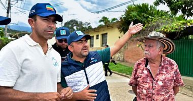 Maquinaria de Empresas Públicas de Cundinamarca iniciando obras de alcantarillado en Silvania.