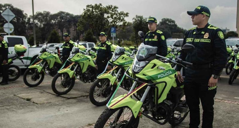 Gobernador Jorge Rey y el General William Rincón durante el anuncio de nuevos policías para la seguridad en Cundinamarca.