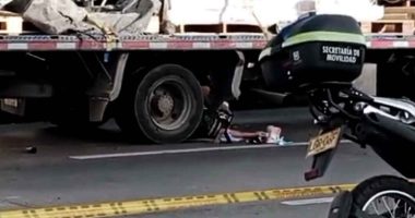 Autoridades de tránsito atendiendo el fatal accidente en la NQS con calle 47 en Bogotá.