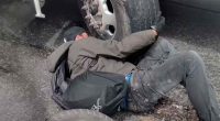 Autoridades atendiendo el grave accidente en el Tunal entre una tractomula y una motocicleta.