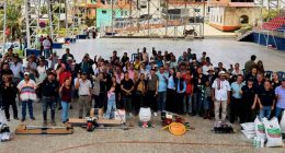 Campesinos recibiendo herramientas y asistencia para mejorar la productividad agropecuaria en Cundinamarca.