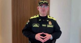 Uniformados de la Policía de Soacha reforzando la seguridad en la vía Mosquera-La Mesa tras operativo judicial.