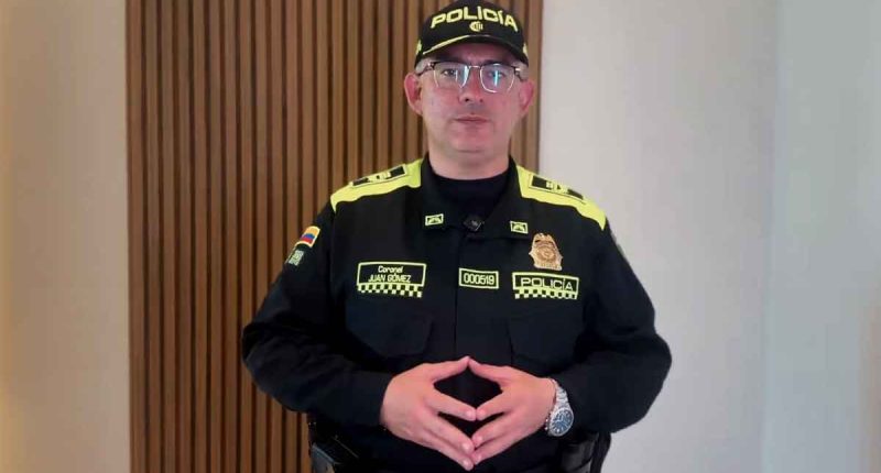 Uniformados de la Policía de Soacha reforzando la seguridad en la vía Mosquera-La Mesa tras operativo judicial.
