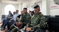 Autoridades de tránsito y policía coordinando operativos para garantizar la seguridad en Soacha durante las votaciones.