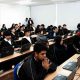 Estudiantes de un colegio oficial recibiendo computadores nuevos para fortalecer la educación en Soacha.
