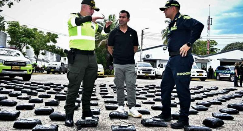 Operativo de la Policía de Tránsito para fortalecer la seguridad en Cundinamarca tras incautar estupefacientes.