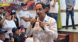 José Manuel Restrepo durante su intervención ante comerciantes y líderes de Soacha presentando su agenda de gobierno.