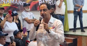 José Manuel Restrepo durante su intervención ante comerciantes y líderes de Soacha presentando su agenda de gobierno.