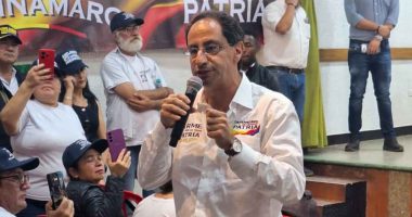 José Manuel Restrepo durante su intervención ante comerciantes y líderes de Soacha presentando su agenda de gobierno.