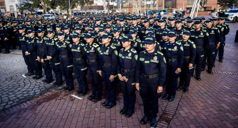 Nuevos uniformados de la Policía Nacional formados para reforzar la seguridad y la inclusión social en Cundinamarca.