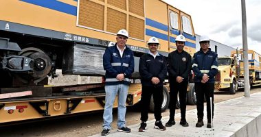 Locomotoras y bateadora férrea en el patio taller de Facatativá para la construcción del RegioTram de Occidente.