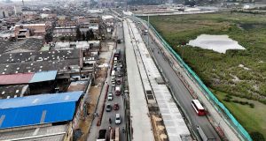 Maquinaria pesada y desvíos de tráfico para mejorar la movilidad en Soacha por obras de TransMilenio.