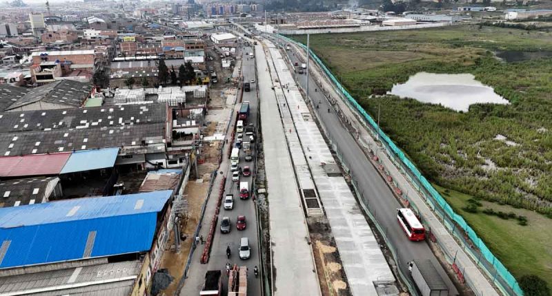 Maquinaria pesada y desvíos de tráfico para mejorar la movilidad en Soacha por obras de TransMilenio.