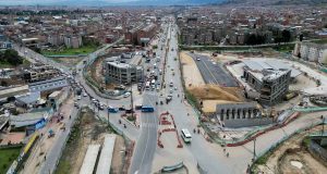 Obras de construcción de las fases II y III de TransMilenio en Soacha sobre la Autopista Sur.