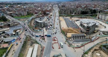 Obras de construcción de las fases II y III de TransMilenio en Soacha sobre la Autopista Sur.
