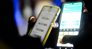 Unidades del GAULA de la Policía en Soacha realizando capturas y jornadas preventivas contra la extorsión en zonas comerciales.