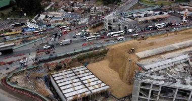 Labores de fundición de placa en el paso deprimido de Soacha para la conexión de TransMilenio.