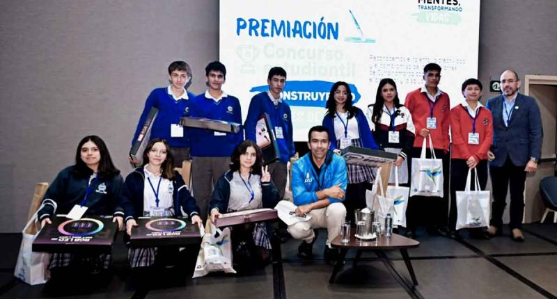 Profesionales y comunidad participando en capacitaciones de la estrategia Semillas de Vida en Cundinamarca.