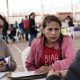 Ciudadanos recibiendo atención en la jornada de servicios institucionales en el Centro Cívico de Soacha.