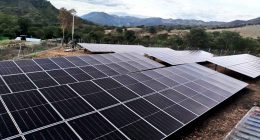 Instalación de paneles solares en la planta de tratamiento de agua del acueducto "Jenaguas".