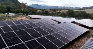 Instalación de paneles solares en la planta de tratamiento de agua del acueducto "Jenaguas".