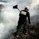 Cuerpos de socorro atendiendo un incendio de cobertura vegetal en Soacha.