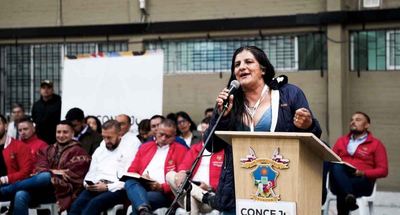 Ciudadanos y ponentes participando en la sesión de Cabildo Abierto sobre el Plan de Ordenamiento Territorial en Soacha.