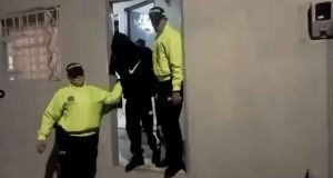 Policía de Cundinamarca informando sobre la desarticulación de la banda criminal 'Los AKT' en Sumapaz.