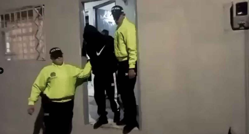Policía de Cundinamarca informando sobre la desarticulación de la banda criminal 'Los AKT' en Sumapaz.
