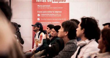 Afiche informativo de la convocatoria laboral virtual de MENTIUS SAS para asesores comerciales en Bogotá.
