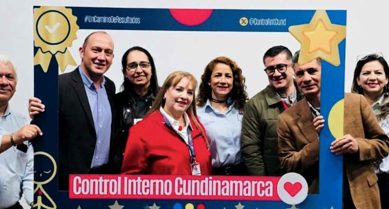 Funcionarios y ciudadanos participando en la jornada de rendición de cuentas y transparencia en Soacha.