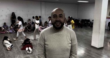 Jóvenes y niños participando en clases de música y artes plásticas en la Escuela de Formación Artística de Soacha.