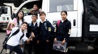 Estudiantes cundinamarqueses beneficiarios del programa de transporte escolar departamental.