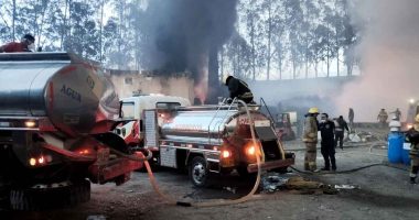 Cuerpos de socorro y autoridades atendiendo incendios forestales en zonas rurales de Cundinamarca.