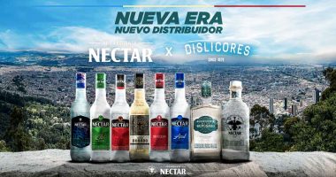 Botellas de aguardiente Néctar y Ron Santa Fe de la Empresa de Licores de Cundinamarca.
