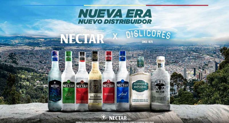Botellas de aguardiente Néctar y Ron Santa Fe de la Empresa de Licores de Cundinamarca.