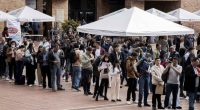 Ciudadanos postulándose a las vacantes del Festival de Empleabilidad en la Plazoleta Principal de Soacha.