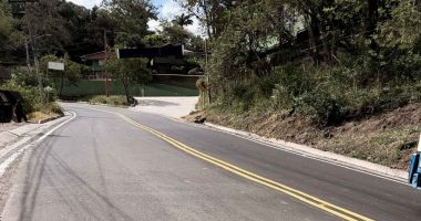 Maquinaria y frentes de trabajo mejorando las vías secundarias y corredores agropecuarios en Cundinamarca.
