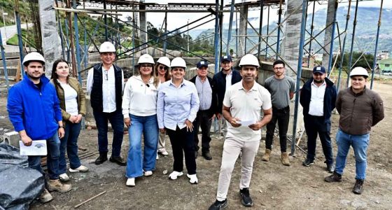 Obras de construcción de la nueva galerÃa comercial y turÃstica en el municipio de Chipaque, Cundinamarca.