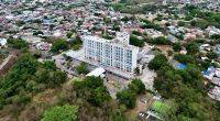Fachada e instalaciones del Hospital Universitario San Rafael de Girardot durante la apertura de su tercera fase.